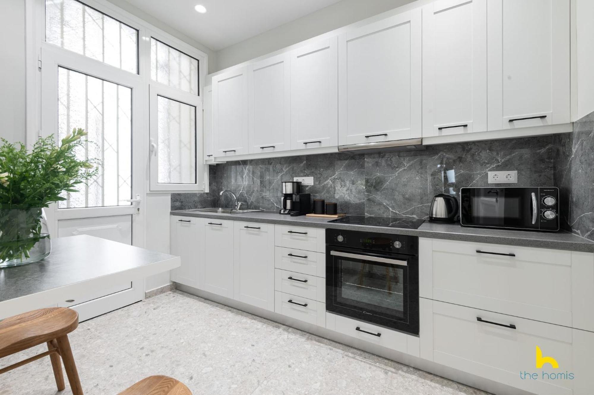 Contemporary 2-Bdr Apt Near Kalimarmaro & Alsos Park! Athens Exterior photo
