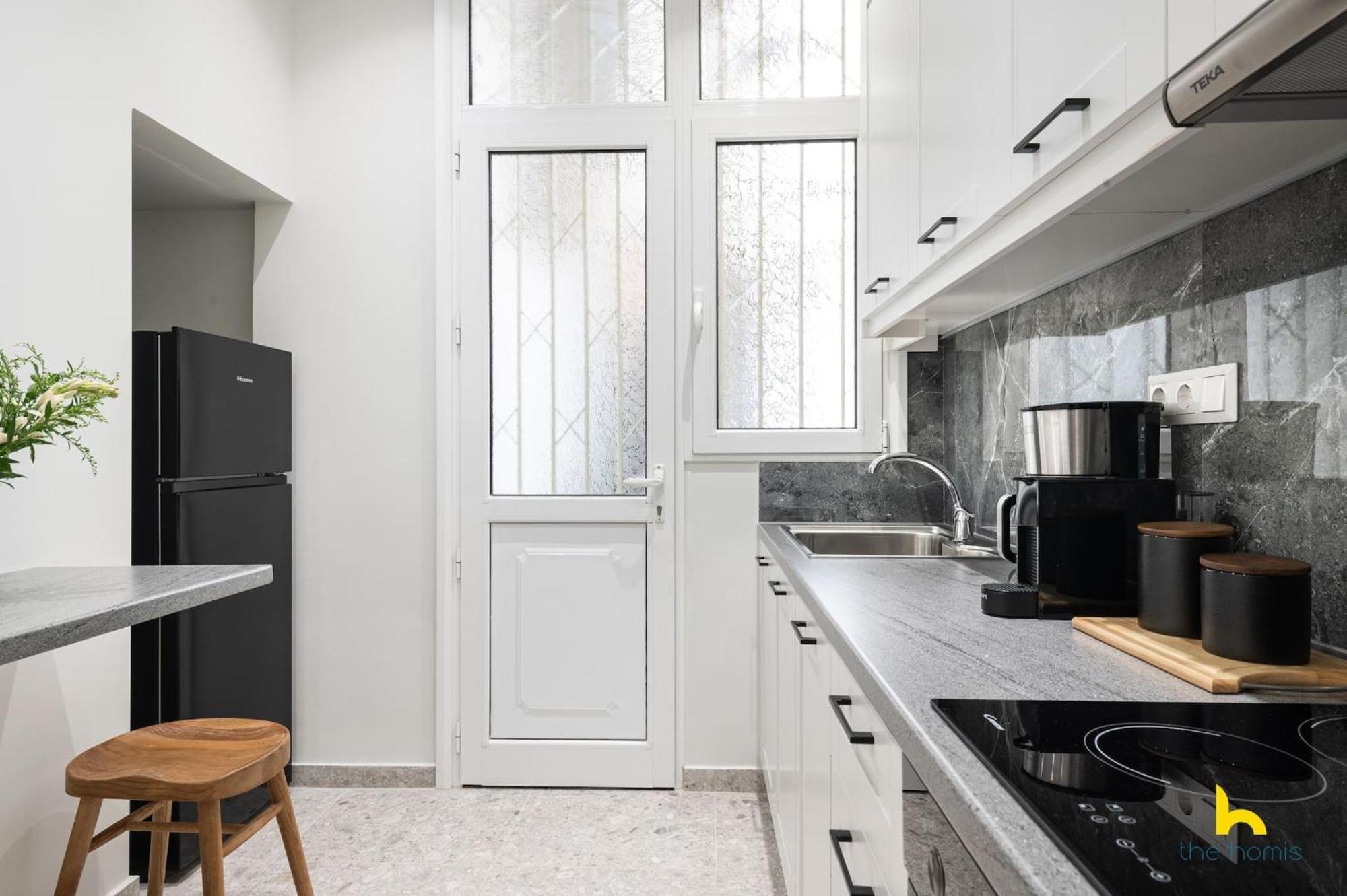 Contemporary 2-Bdr Apt Near Kalimarmaro & Alsos Park! Athens Exterior photo